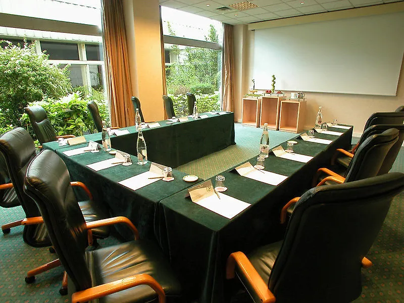 Hilton Orly Airport Hotel 4*