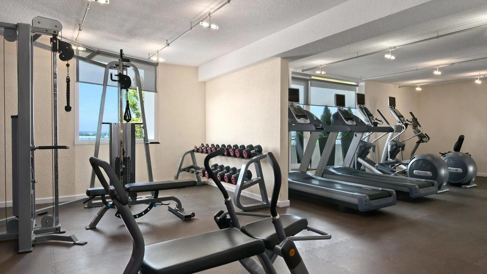 Hilton Orly Airport Hotel 4*